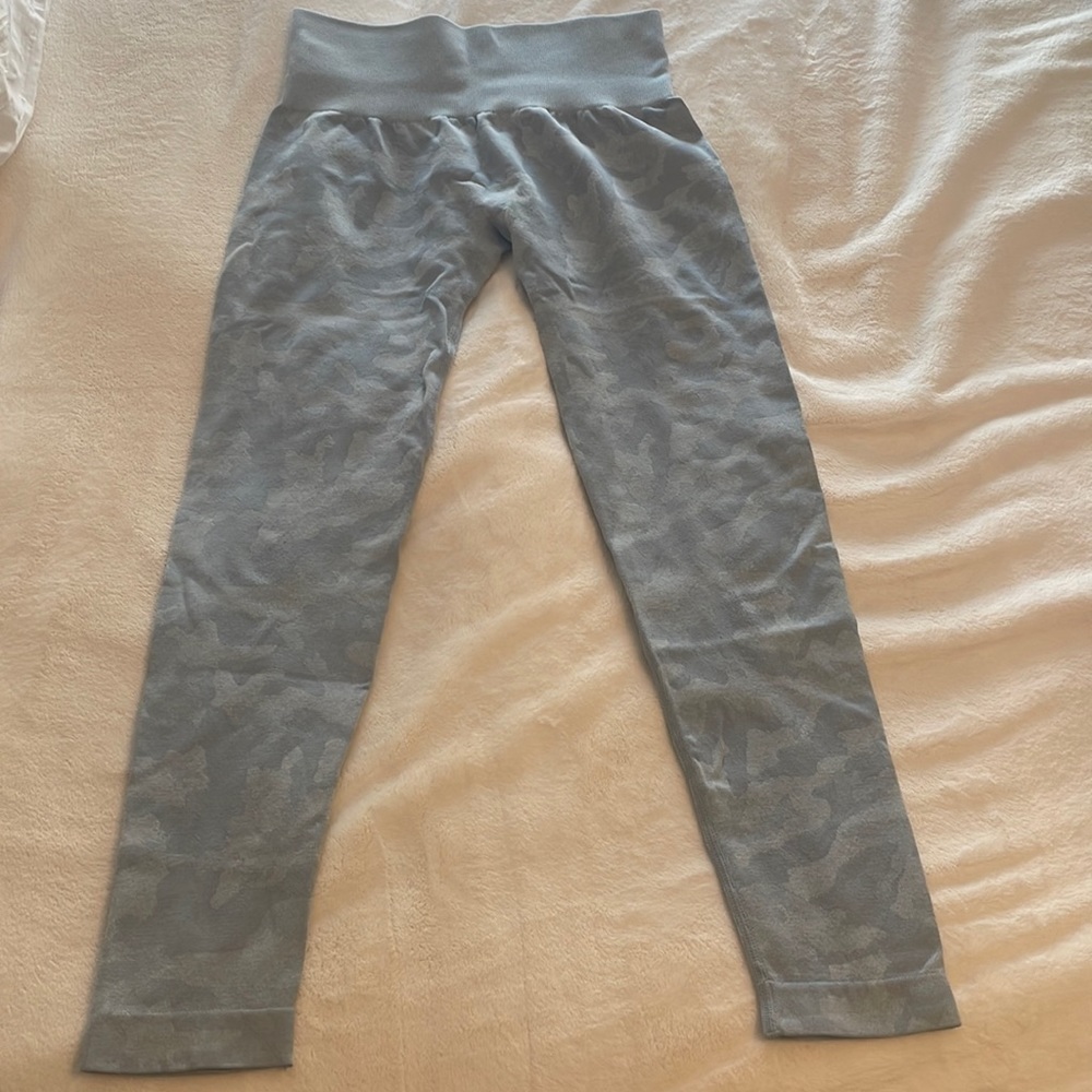 Women’s workout leggings NVGTN size M